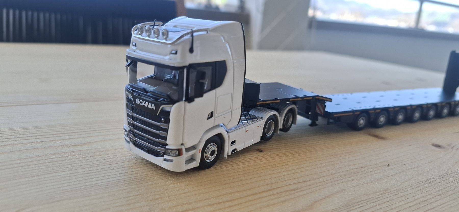 Modellbausätze & Standmodelle: Scania mit Auflieger 1:64 – Neu und originalverpackt aus Ebnet von rafaelc17