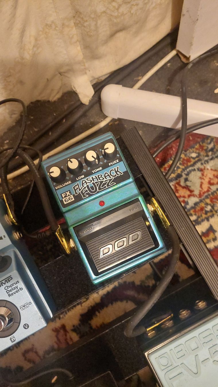 Musikinstrumente: DOD FX 66 Flashback Fuzz Guitar Effect Pedal – Gebraucht aus Fribourg von dilerniafelice