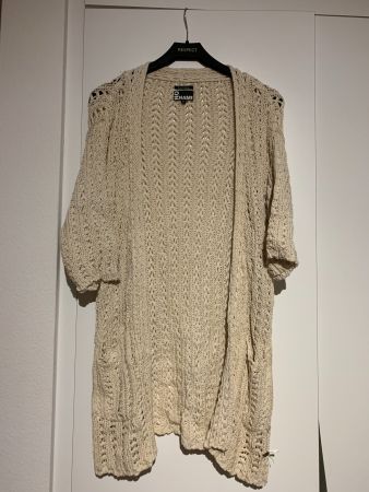 Lange Strickjacke in beige