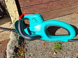 Heckenschere Bosch AHS 480-24T mit Pflegeköcher