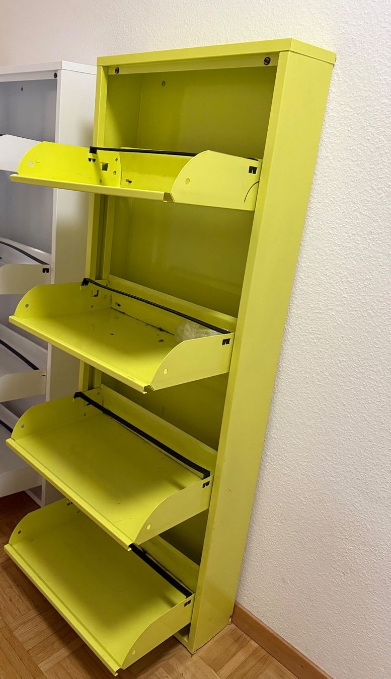 Armoires: Schuhkippschränke Metall 4 Fächer, hellgrün – D'occasion à Wetzikon ZH par jaleanine