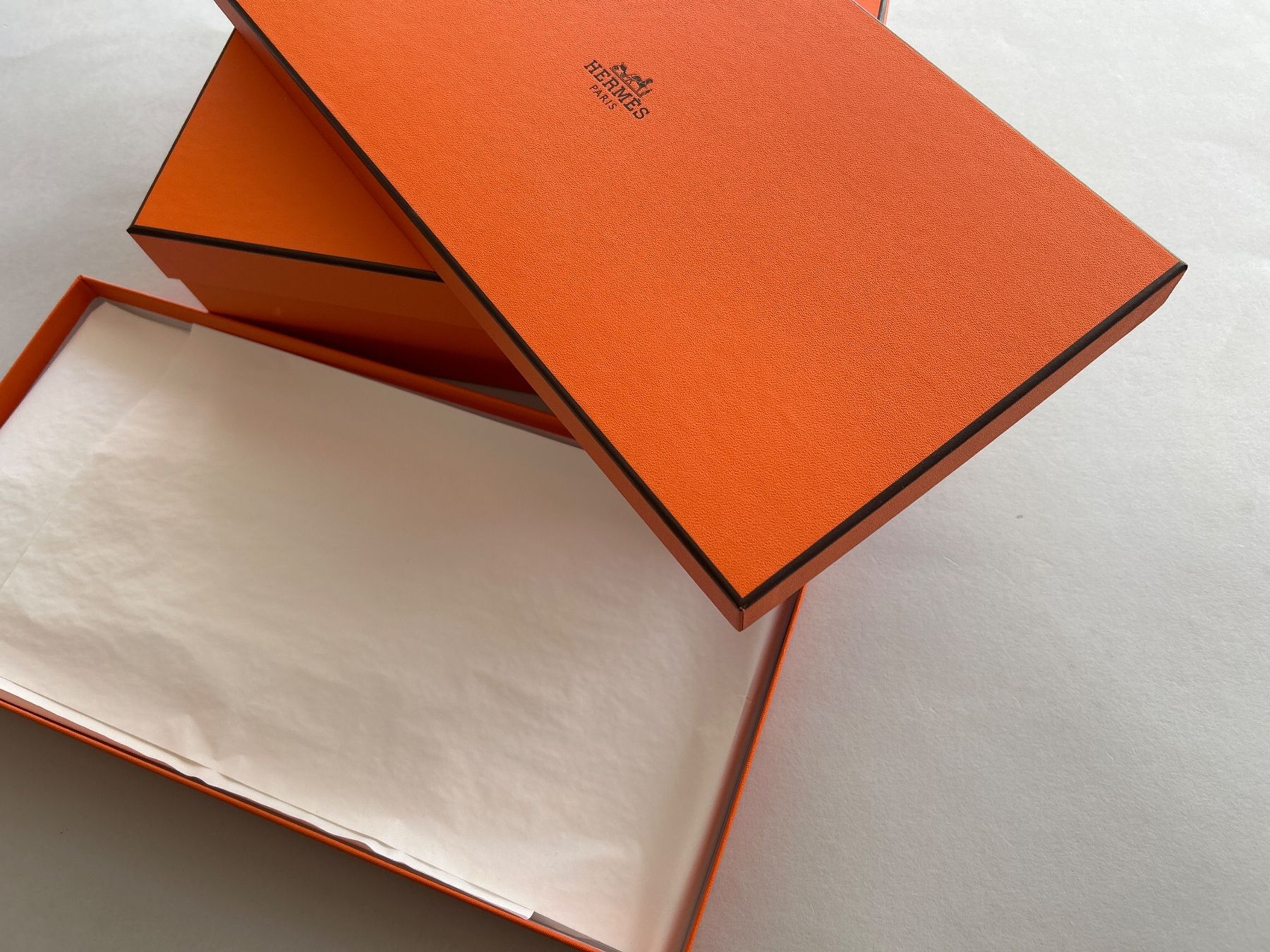 Hermès Sonstige Dekorationen & Accessoires: 2 Hermès Boxen Orange Geschenkboxen Box Set – Gebraucht aus Zürich von Coffeetable88 4