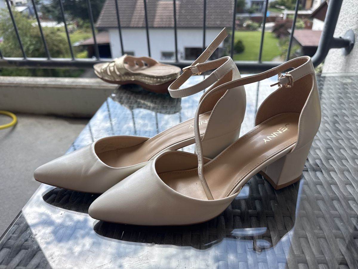 Chaussures femmes: Schuhe cremefarben – D'occasion à heerbrugg par Sesolella 3