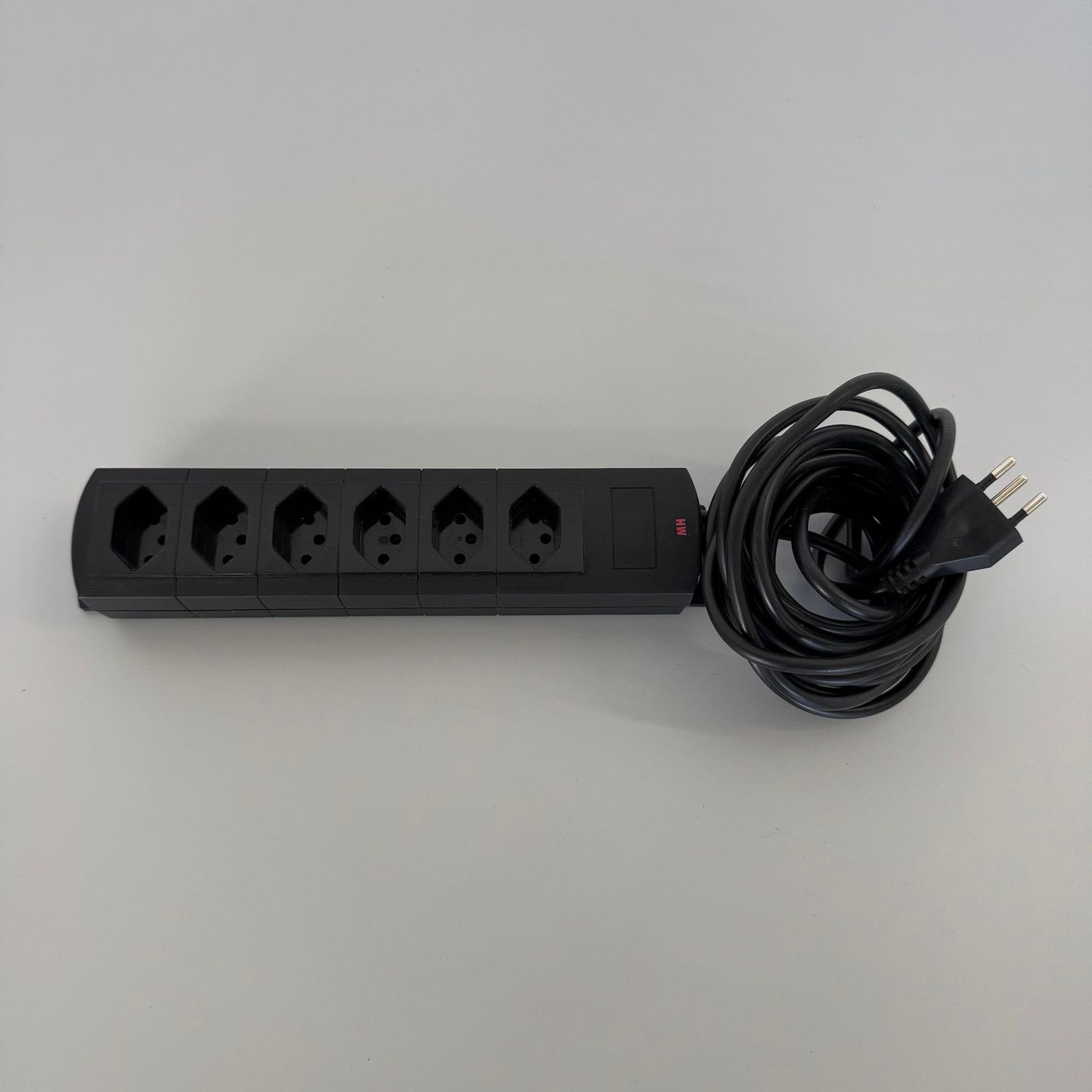 Spine: Max Hauri Prime Line Mehrfachstecker - Schwarz - 6 – Usato da Schönenwerd venduto da mcofficeshop