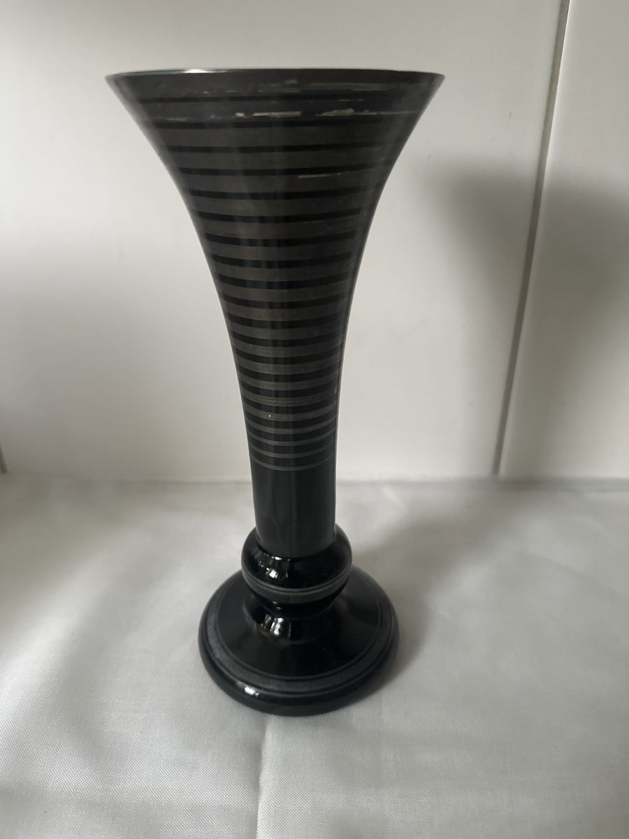 Vasen & Gefässe: Elegante schwarze Vase mit Silberstreifen – Gebraucht aus Zürich von Chaeffeler
