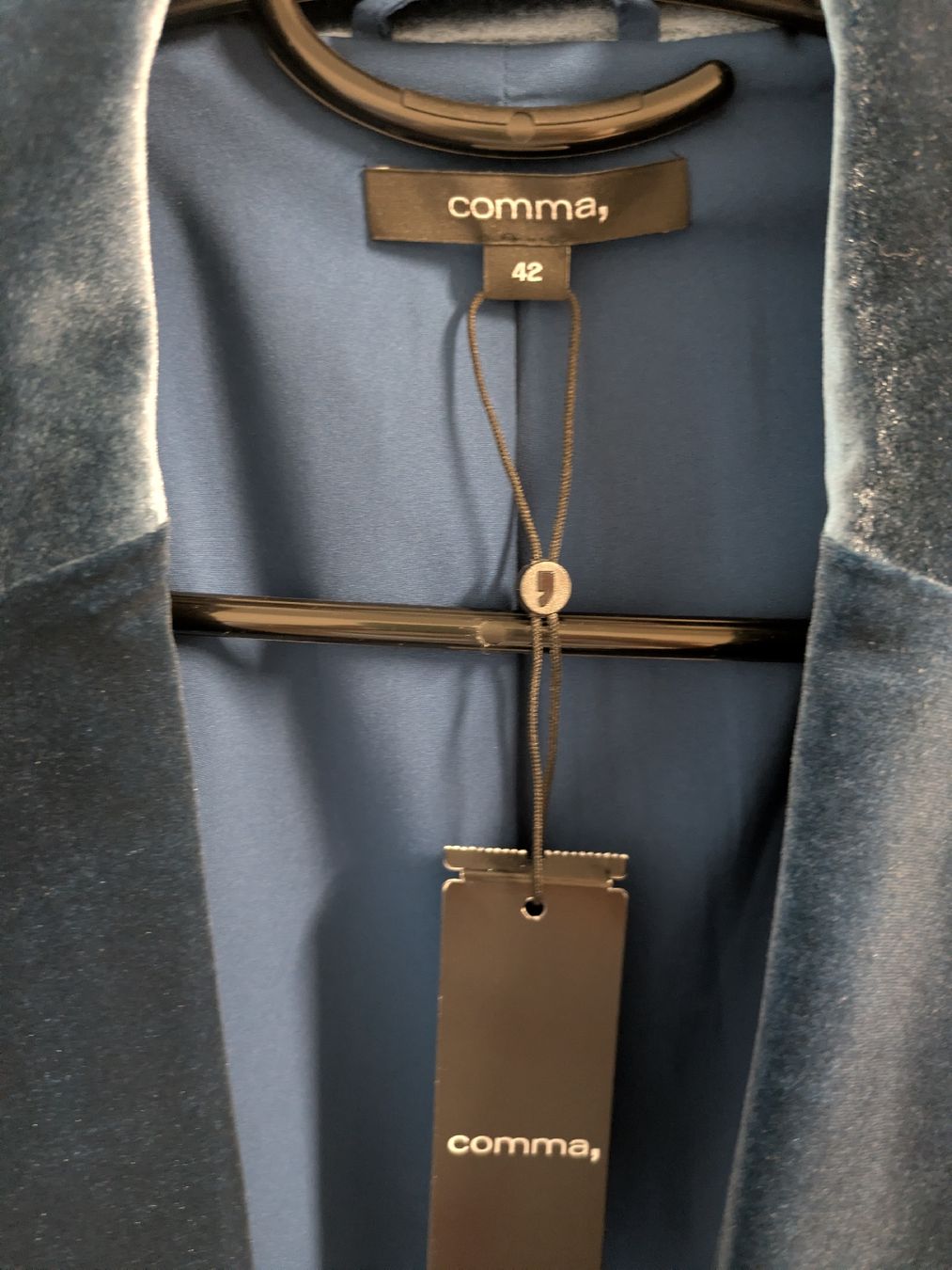 Comma Giacche: Neuer Comma Samt-Blazer, Gr. 42, Dunkelblau – Nuovo (secondo la descrizione) da Ins venduto da Jacy1 1