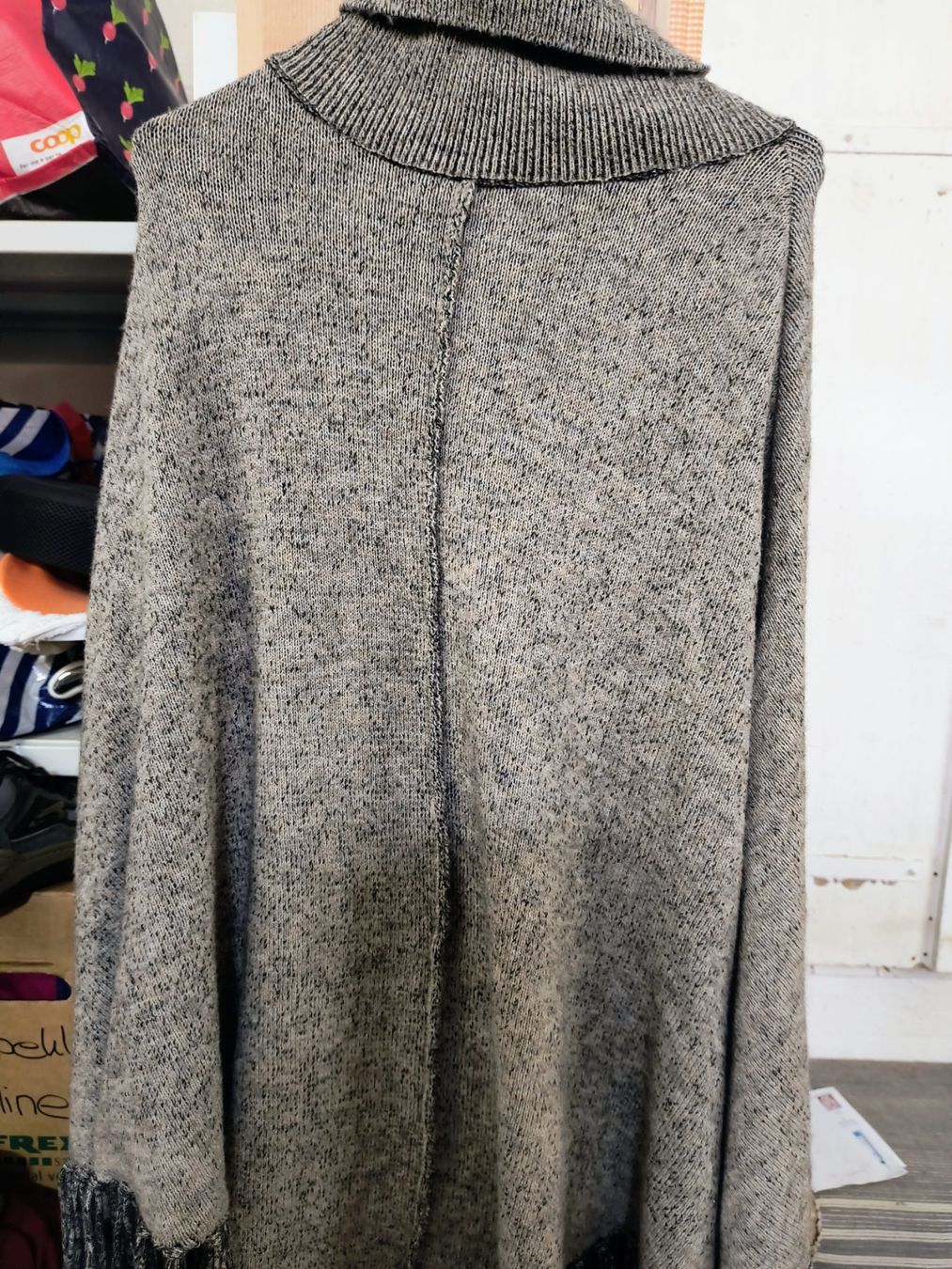 Giacche: Poncho Damen – Usato da Oberweningen venduto da Bumblebee2 1