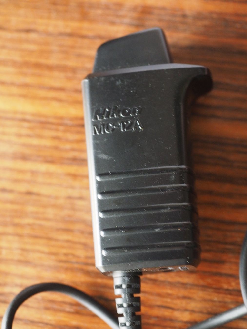 Nikon Fotocamera: langes Nikon MC-12A Fernauslöserkabel cable shutter release – Usato da Cham venduto da Hodinar 1