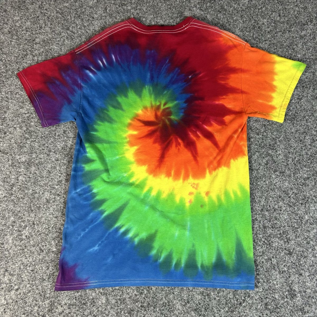 T-shirt: 2000s T-shirt – Nuovo (secondo la descrizione) da La Sagne NE venduto da Matlasape 1