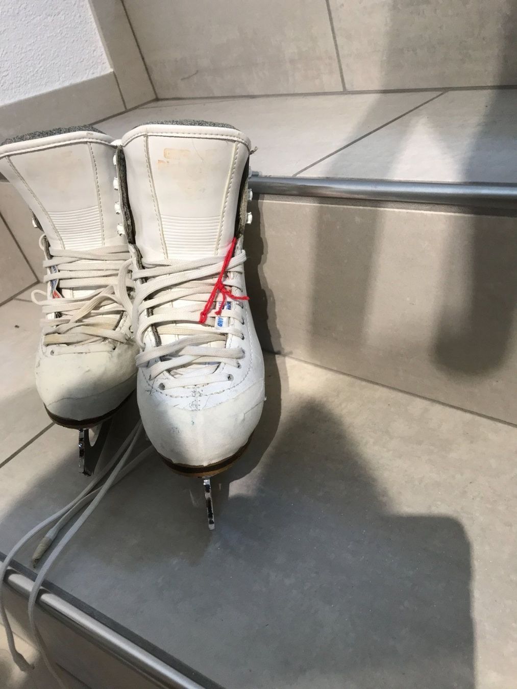Pattini da ghiaccio: Graf Eiskunstlaufschuhe Gr. 2 1/2 M – Usato da Wagenhausen venduto da vintagesecondhand 1