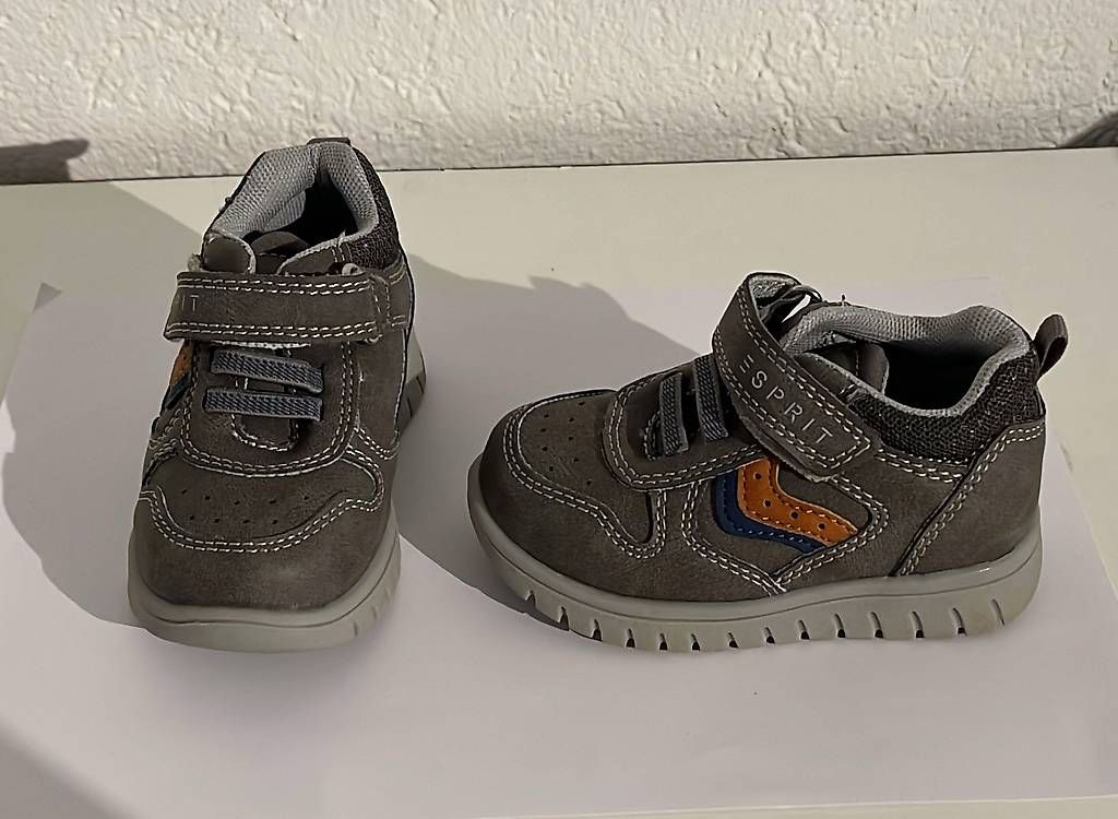 Scarpe per ragazzi: Schuhe Esprit 20 für Junge / Knabe – Usato da Stettlen venduto da Biienli