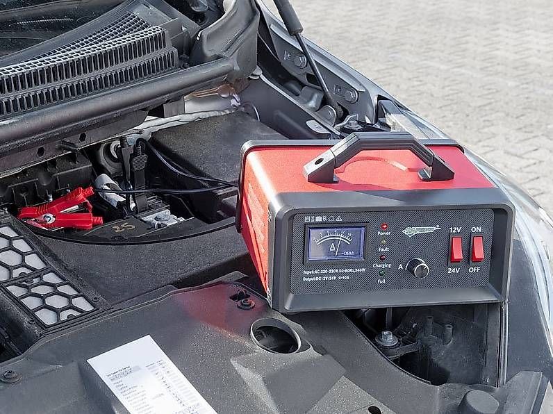 Batterie-Ladegeräte: Caricabatterie auto – Neu und originalverpackt aus Lugano von Antonella68 1