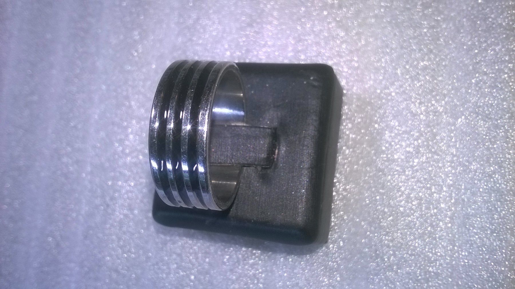 Anelli: RING EDELSTHAL SILBER FARBE MIT SCHWARZ GEMACHT,,,GLANZIG – Nuovo (secondo la descrizione) da Basel venduto da bijoutrie_4 1