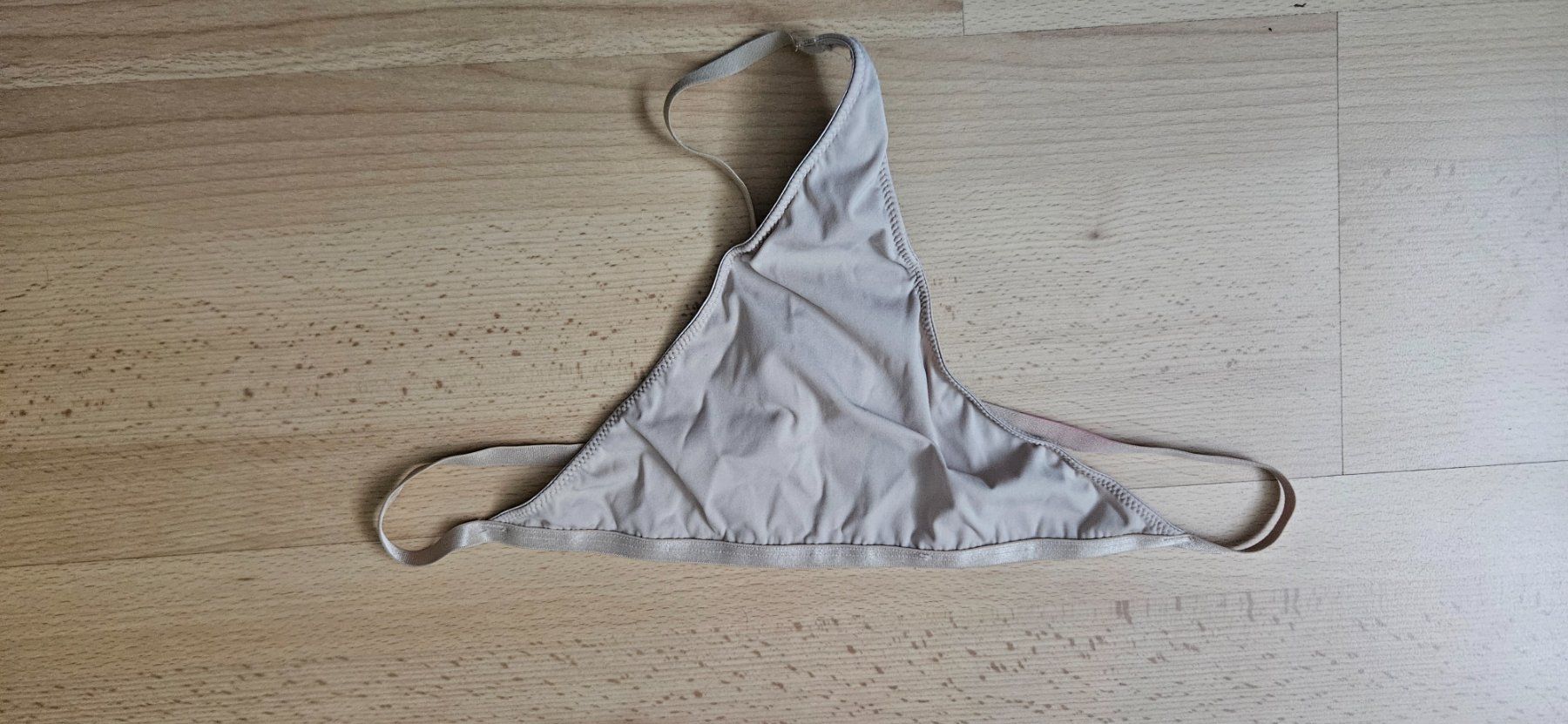 Altra biancheria intima: String comme neuf porté 1X  (b) – Usato da Lutry venduto da cha_pbg5