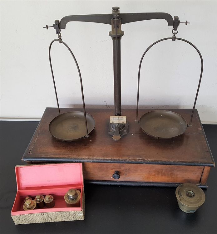 Alte Waage mit Gewichten Balance ancienne avec poids Kaufen auf Ricardo