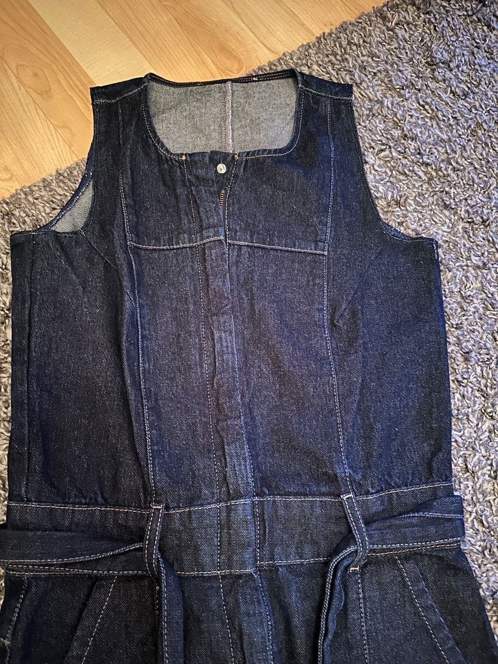 Jumpsuits: traumhafter Jeansoverall – D'occasion à Sins par Taschending