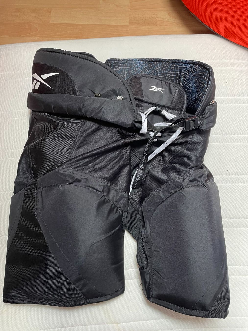 Reebok Protezioni & Imbottiture: Reebok 7K Eishockeyhose GR SR XL – Nuovo (secondo la descrizione) da Kreuzlingen venduto da deGriGri
