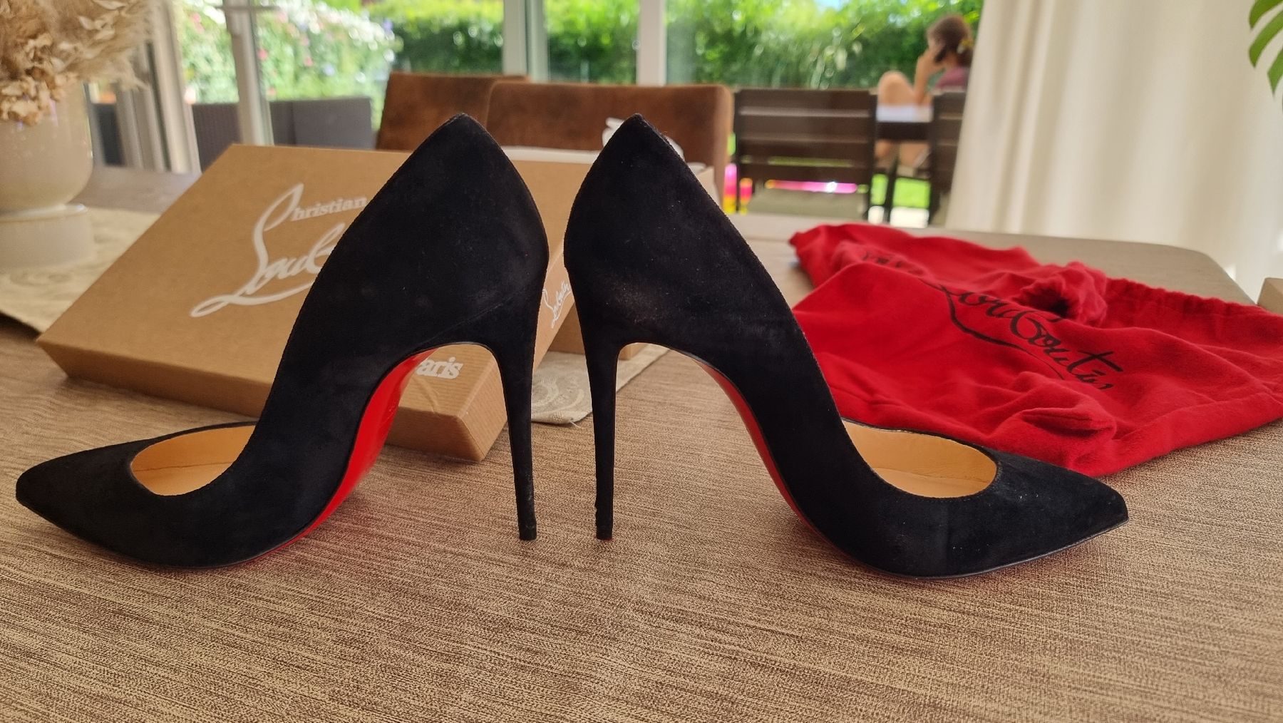 Christian Louboutin Scarpe da donna: Pumps Christian Louboutin Schwarz – Usato da Wil SG venduto da Roxtaa 2