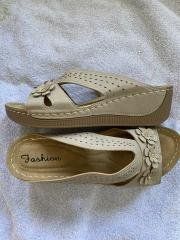 Chaussures femmes: NEUE SCHLUPFSANDALETTE GR 41 – D'occasion à pratteln par Mickely1 1