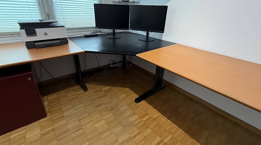 Lista Scrivanie: LISTA ECKSCHREITISCH MIT KORPUS – Usato da Othmarsingen venduto da koe_7xtj