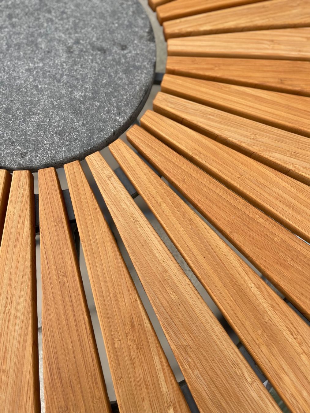 Houe Tische: HOUE Gartentisch CIRCLE - Mobitare – Gebraucht aus Küssnacht am Rigi von  6