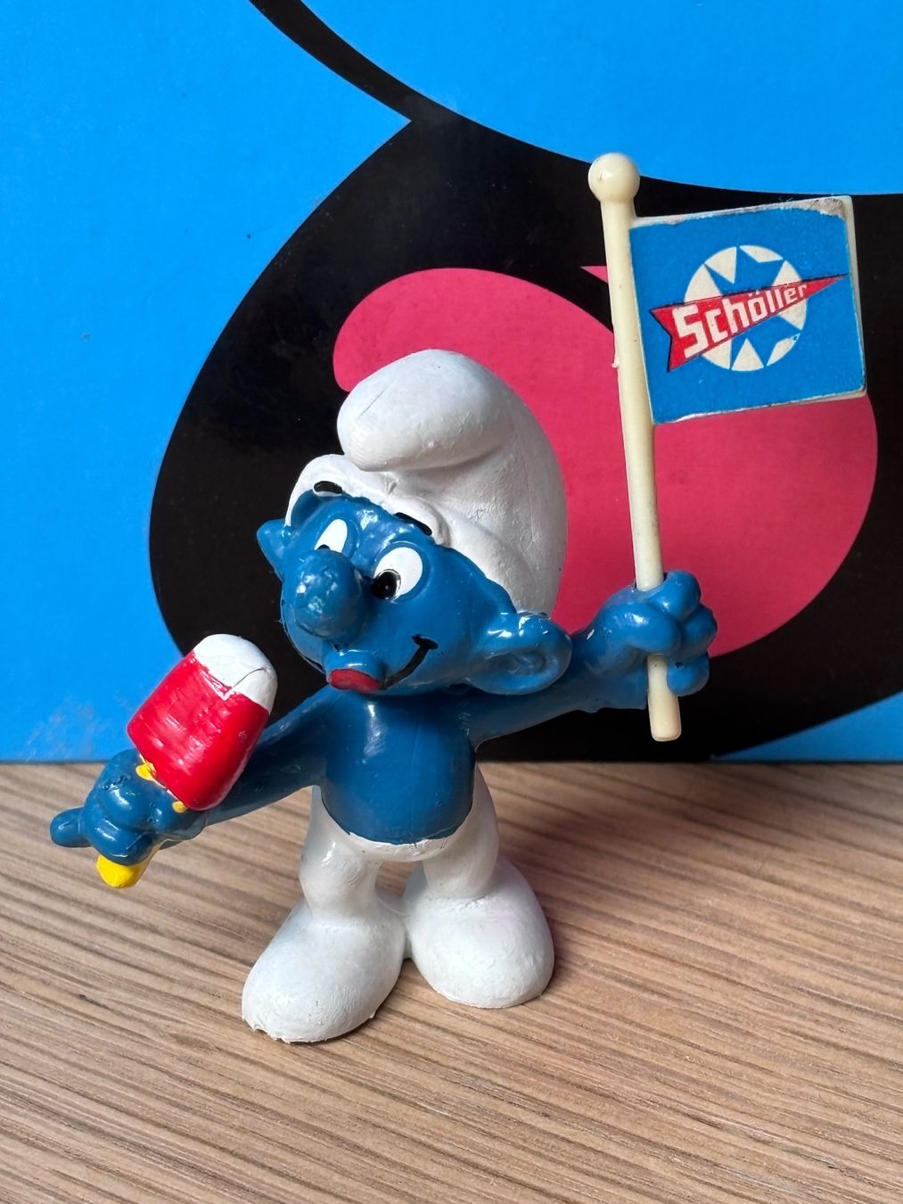 Schleich Statuette: Werbeschlumpf "Schöller" mit Eis – Usato da Lyss venduto da Duckszone