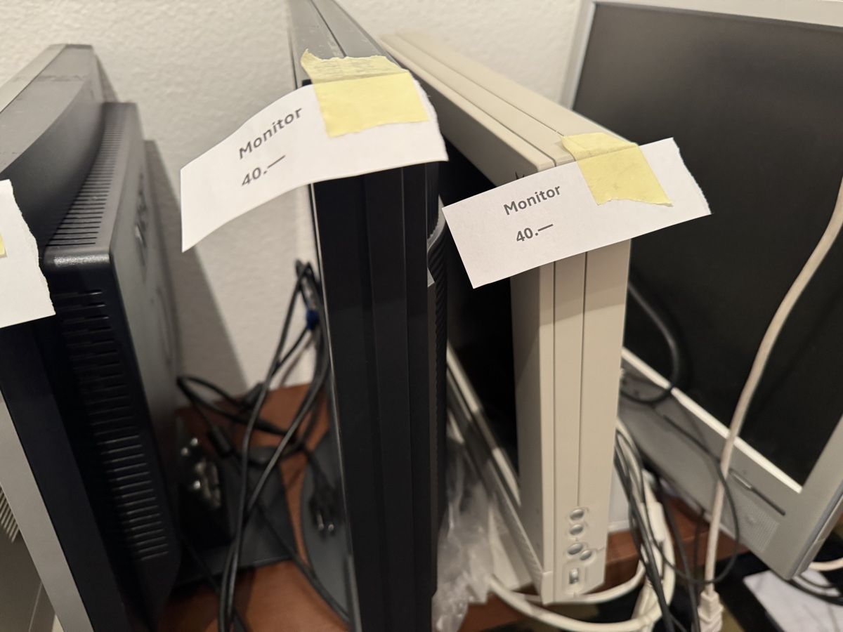 Monitore: Monitor Konvolut – Gebraucht aus Basel von sch_9g6x 1