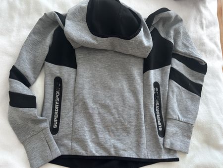 Superdry Sport Zip Hoodie Grau/Schwarz, Gr. 36 (8) top!