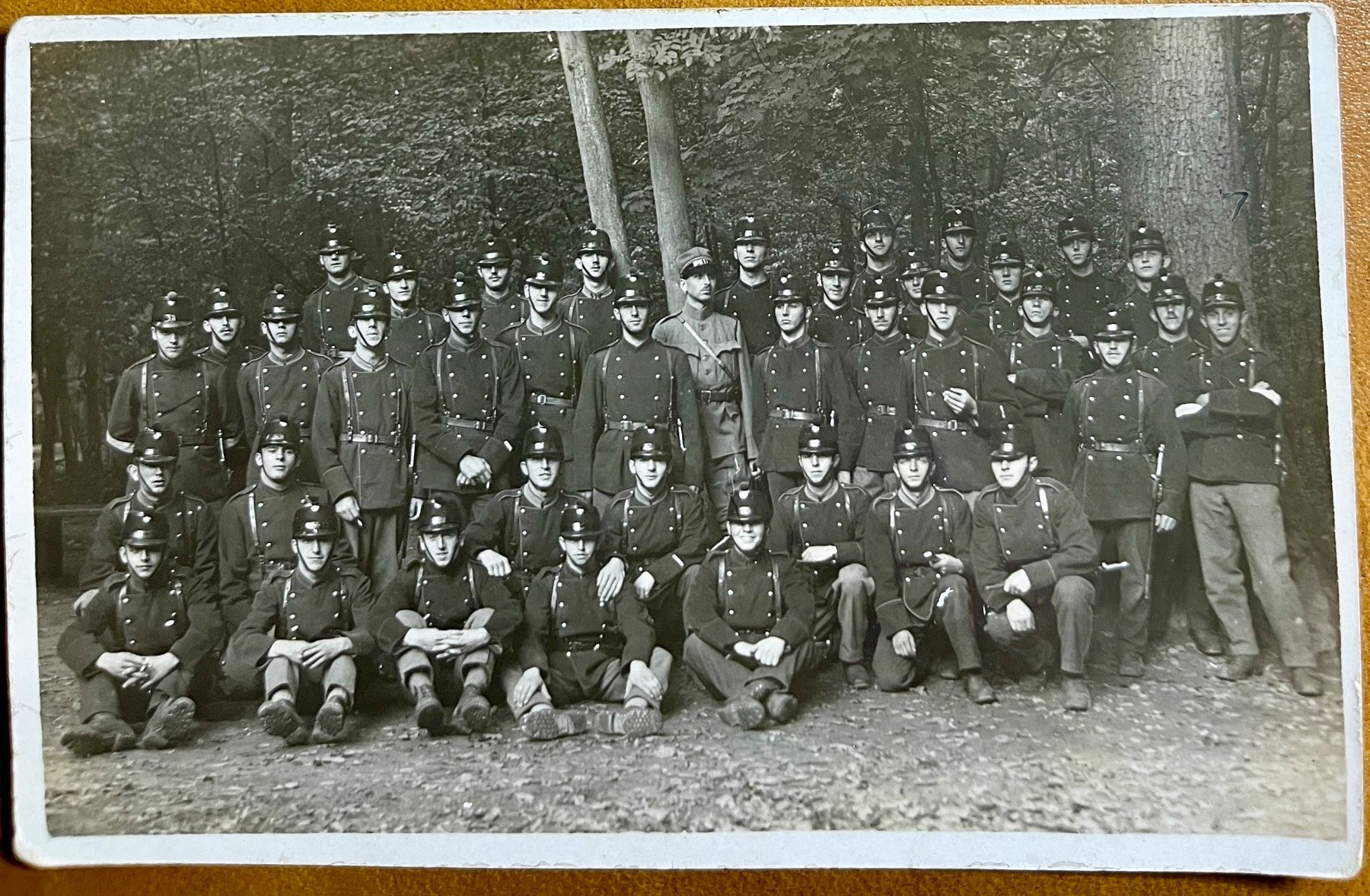 Cartoline postali: AK: Militaire - Compagnie pose pour la photo – Usato da Lutry venduto da Ediego