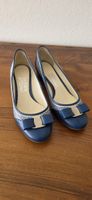 Salvatore Ferragamo Vara Pumps, Blau/Weiss Tweed – Blockabsa