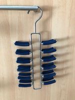 Cintre pour plusieurs cravates, ceintures ou colliers