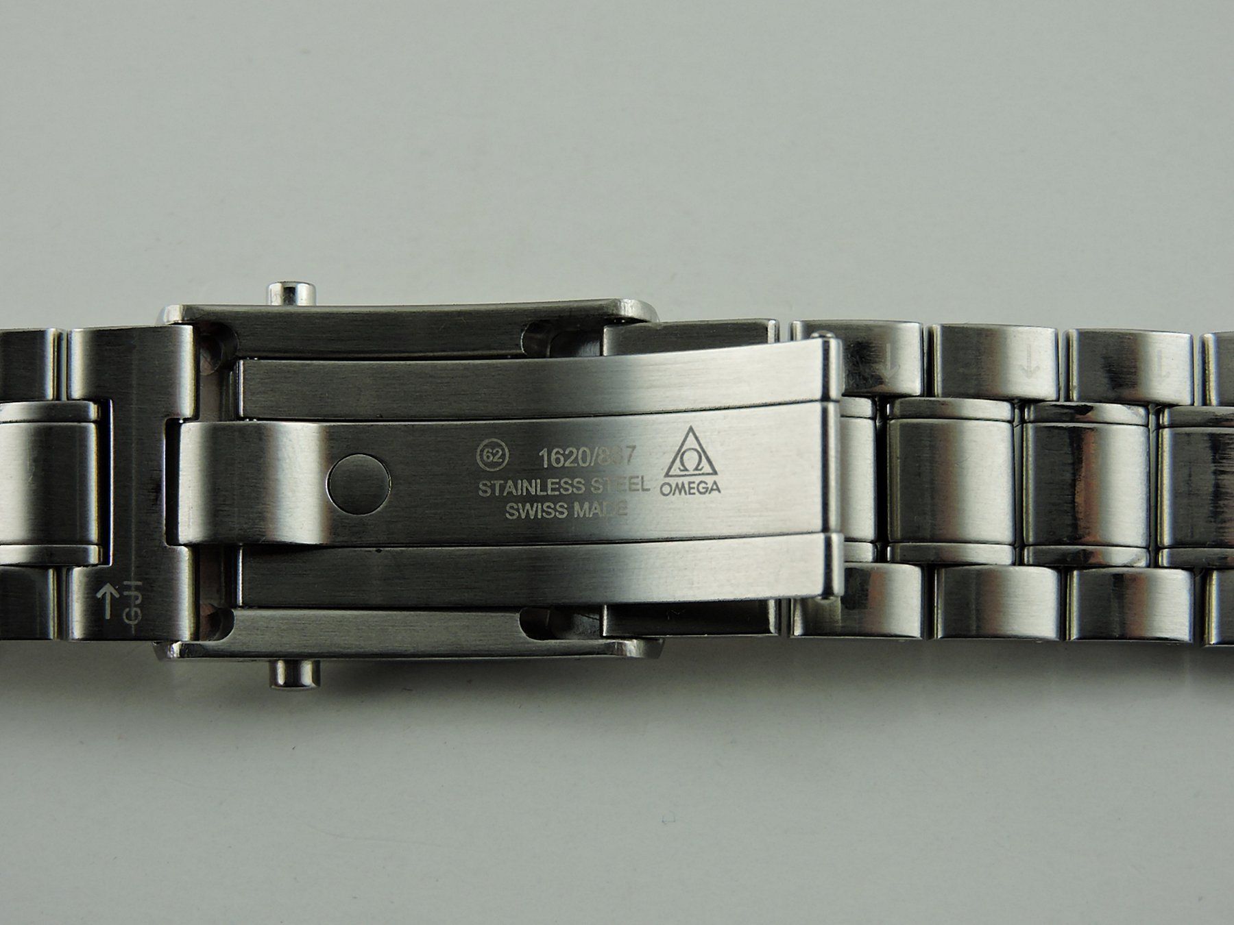 Omega Uhren: 2015 Omega Speedmaster Broad Arrow 1957 - Serviced, B&P – Gebraucht aus Bern von Vintage-Oyster 8