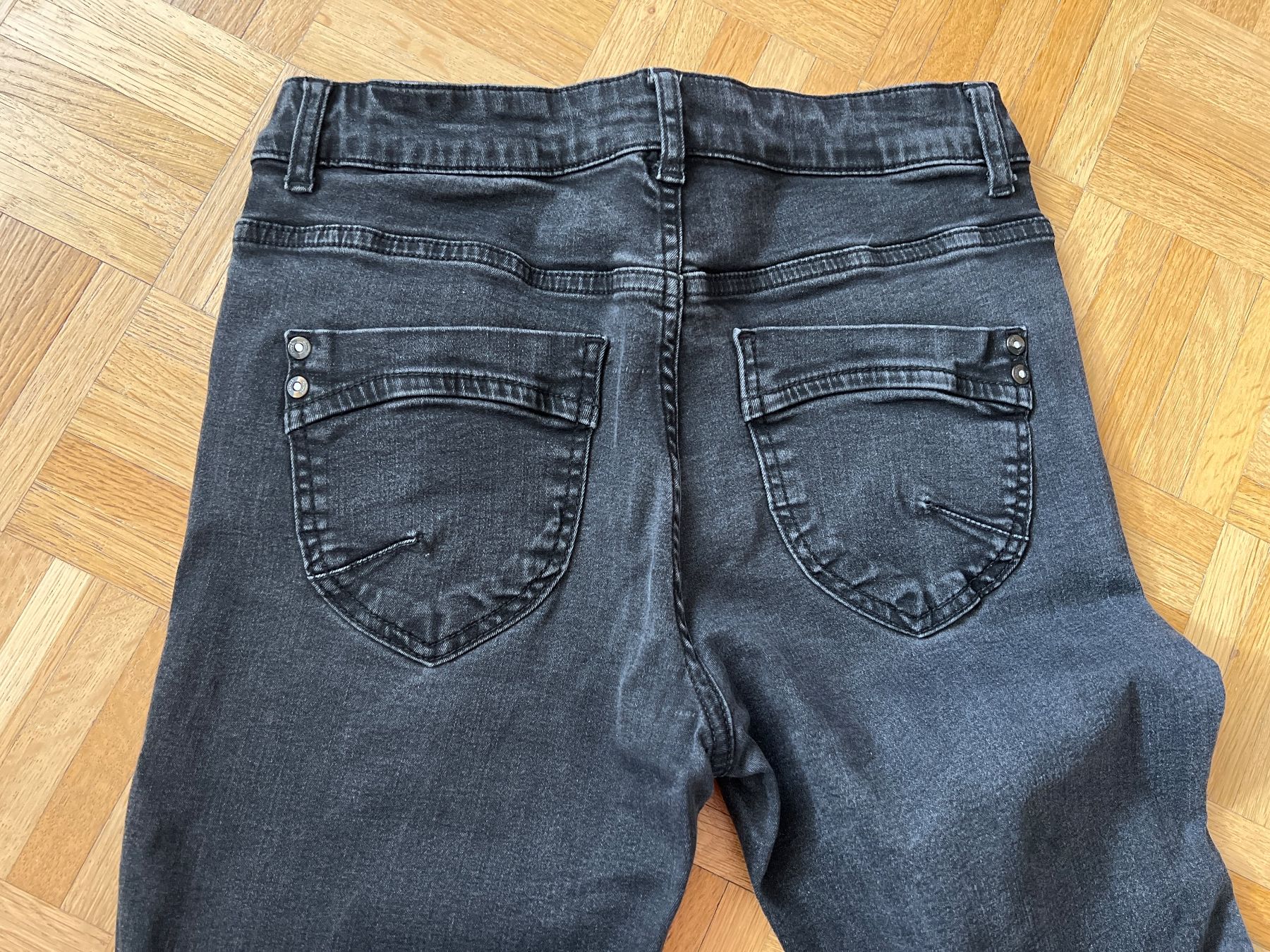 Jeans: Schicke, schwarze Jeans, Grösse 36 – Usato da Nussbaumen AG venduto da Magi58 2