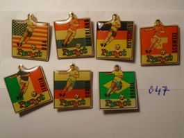 1 ver. Pierrot Fussball Pins (O47)