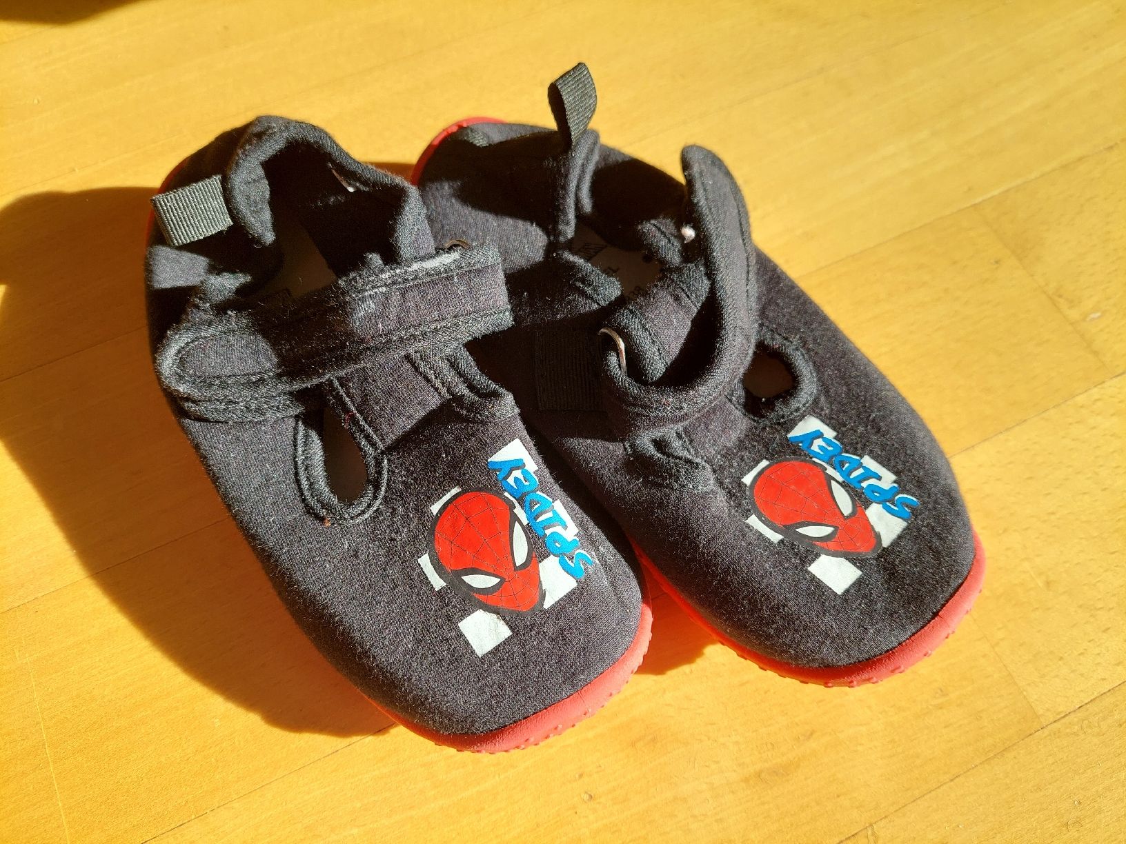 Scarpe per ragazzi: Spiderman Hausschuhe, Gr. 28, neu – Nuovo (secondo la descrizione) da Zürich venduto da Paola_O