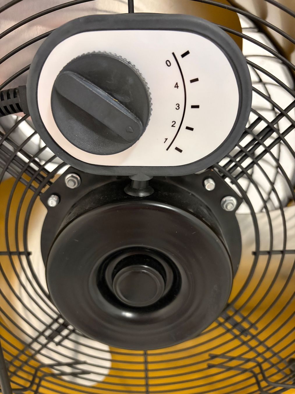 Caterpillar Ventilatori: Ventilator Caterpillar mit Standfuss – Usato da Wichtrach venduto da Makena28 2