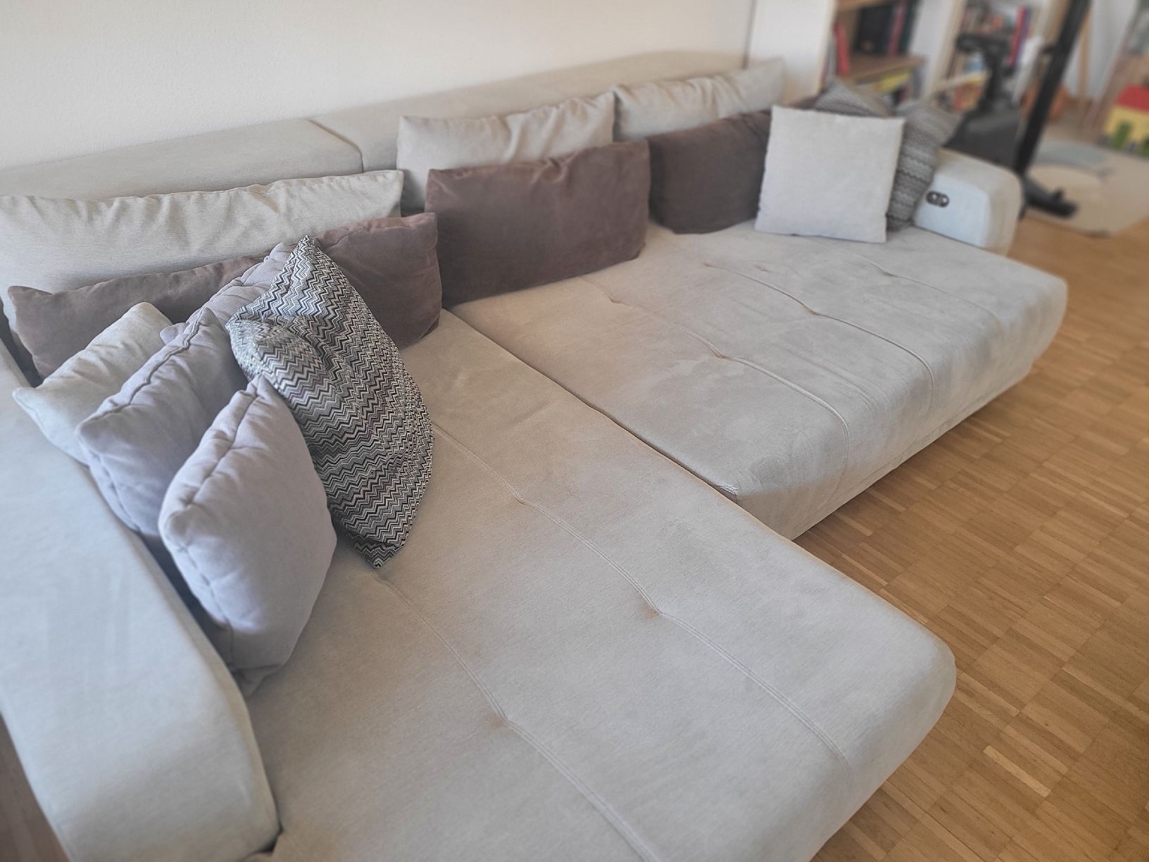 Sofas: Grosses Ecksofa mit Bettfunktio – D'occasion à Wallisellen par Alina_v8c6 3