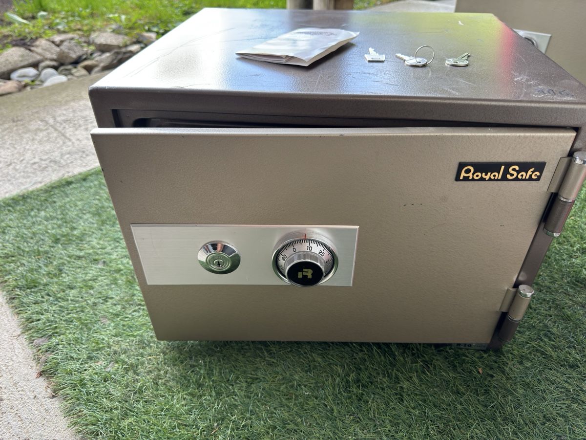 Tresor: ROYAL SAFE  – Gebraucht aus Schwendibach von _pascal_14_ 1
