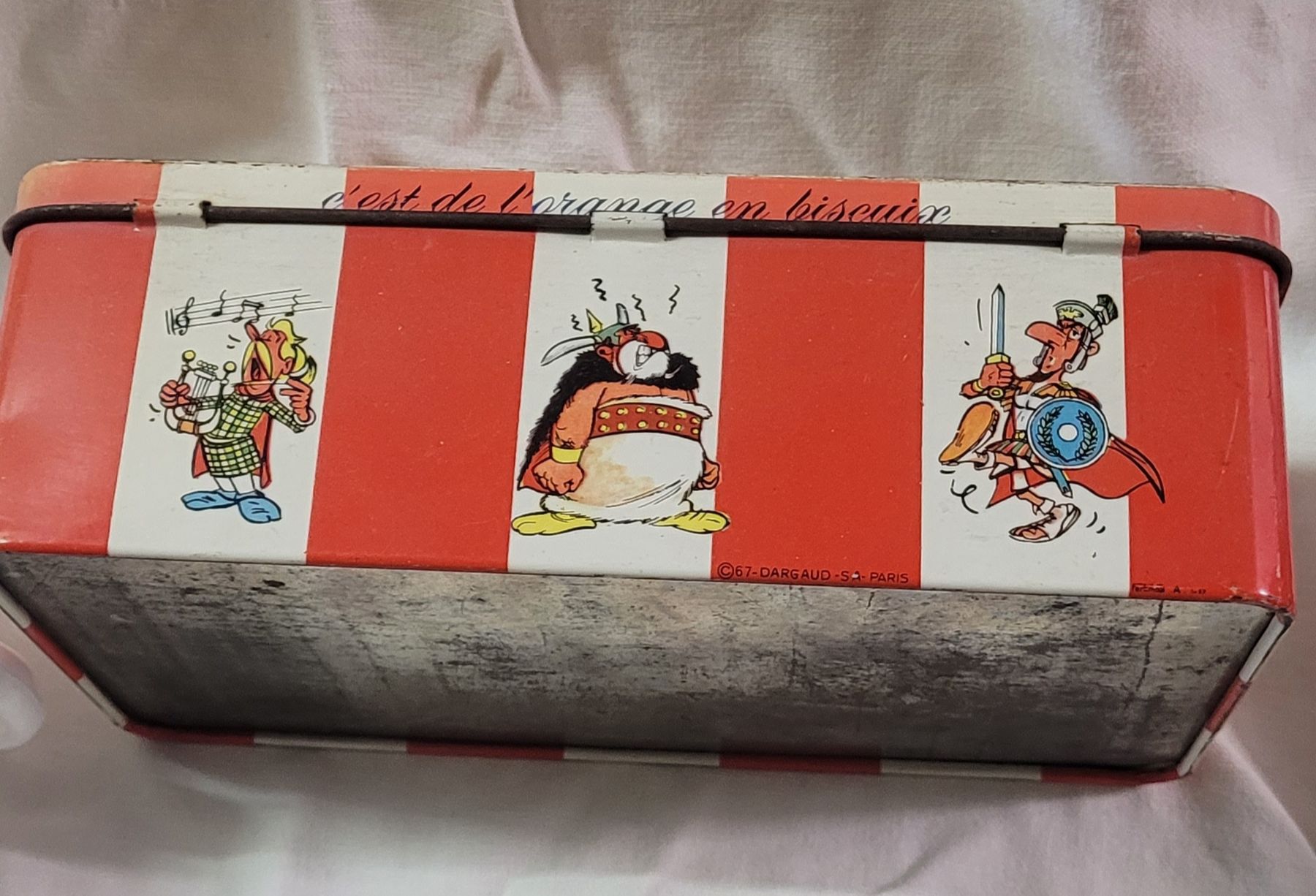 Recipients et similaires: Asterix mug plus ancienne boîte à biscuits  – D'occasion à Randogne par raptor02 2
