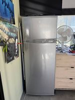  Freistehender Kühlschrank mit großem Gefrierfach 