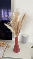 Vase gerippt rot mit Trockenblumen neuwertig