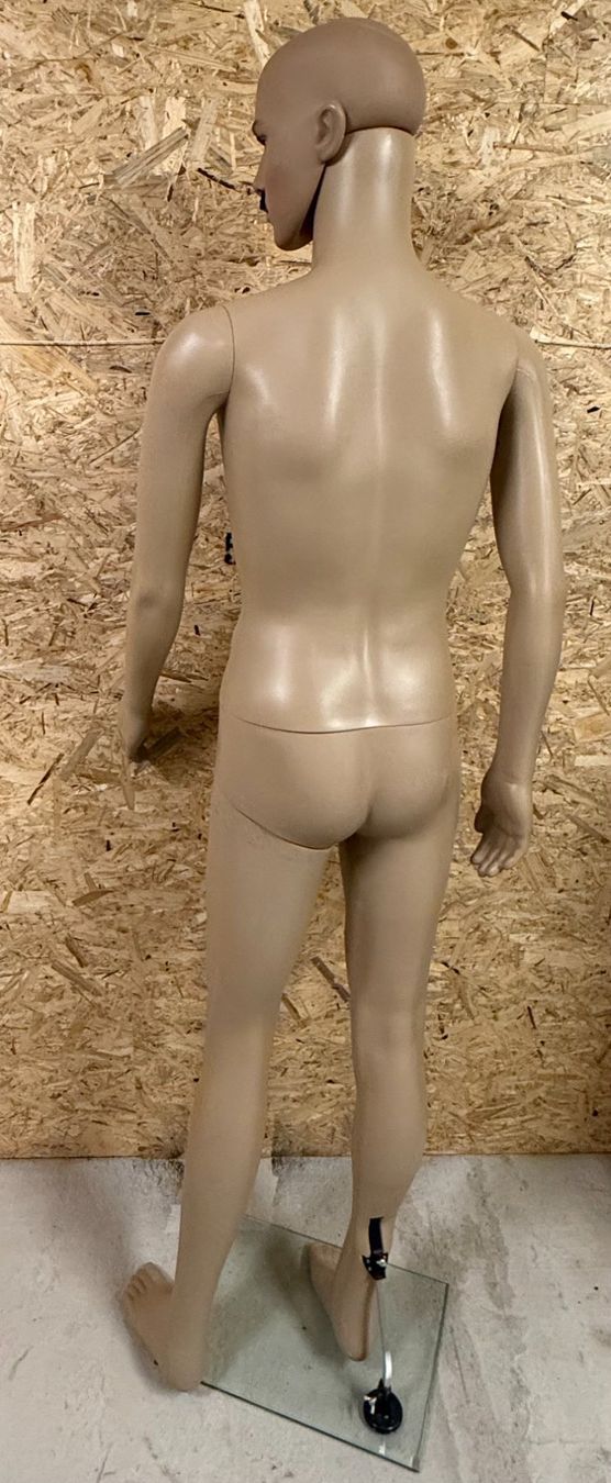 Allestimento di negozi e stand fieristici: Mannequin homme – Usato da Auboranges venduto da Mottura1963 2
