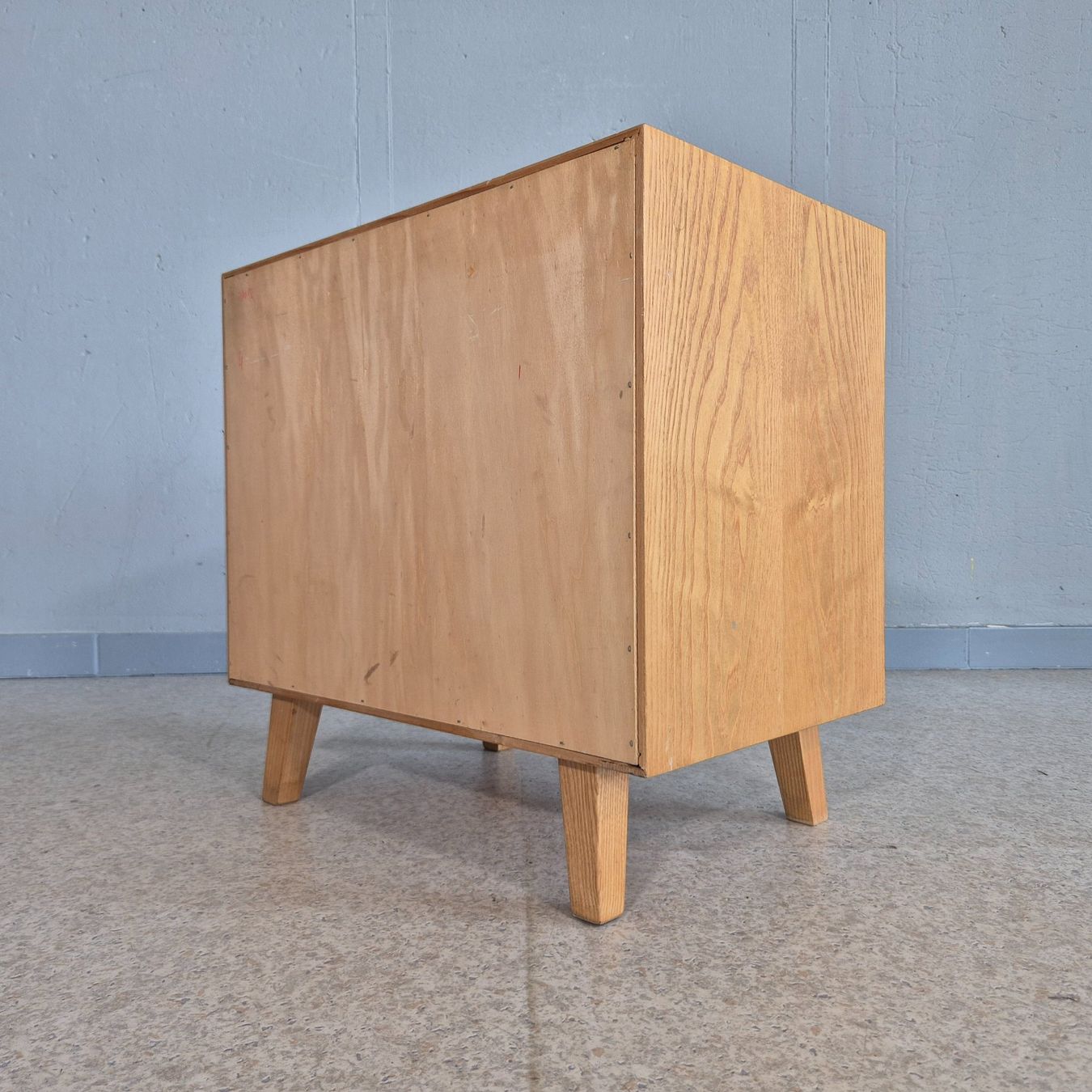 Victoria Möbel Tables de nuit: Victoria Möbel Night-Stand Nachttisch Schubladenkommode – D'occasion à Nottwil par Wondewa-Shop 8