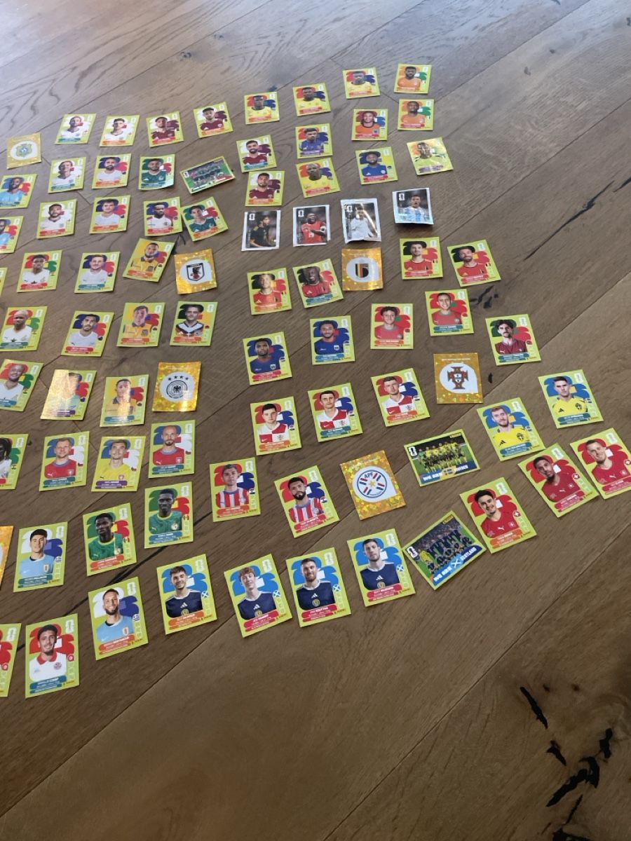 Panini Sammelbilder & Trading cards: Diverse panini Sticker 133 Stück – Gebraucht aus Walchwil von Pirib82 1