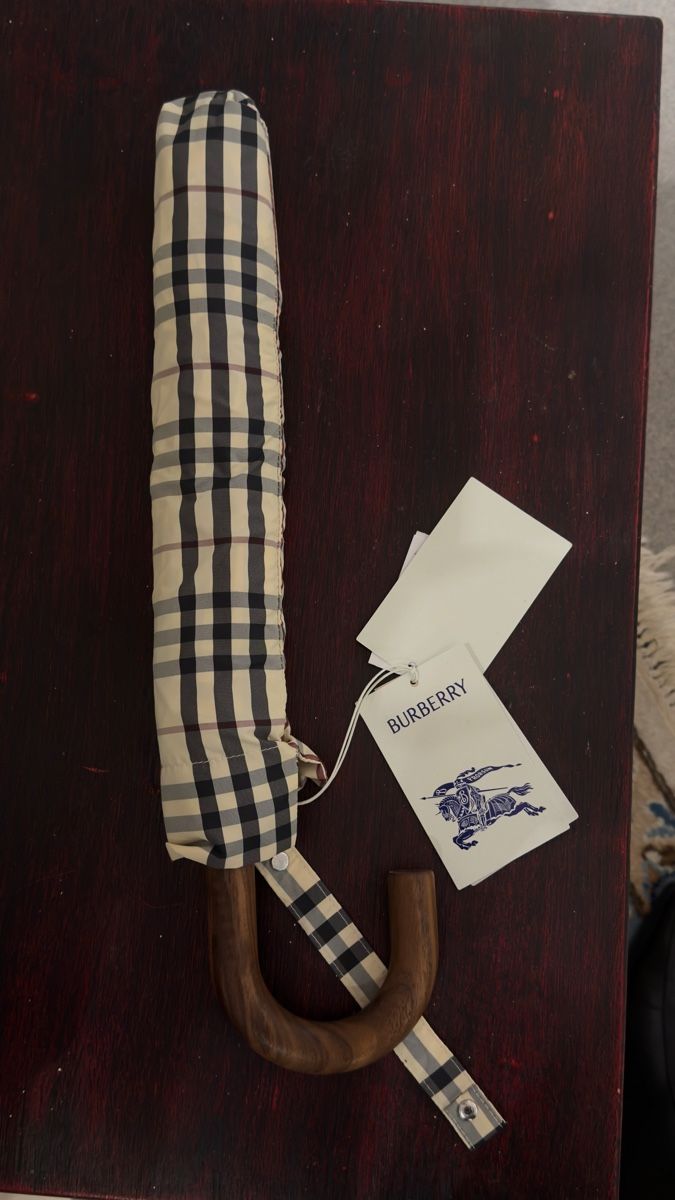 Burberry Ombrelli: Burberry Schirm mit Holzgriff, Neu – Nuovo e nell'imballaggio originale da Lachen SZ venduto da HelvetiaLuxury 4