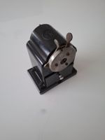 Kompakter schwarzer ALUFIX Anspitzer f. Stifte, Retro.