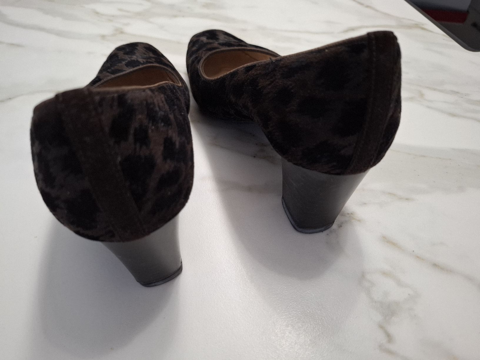 Kaiser Chaussures femmes: Escarpins Peter Kaiser 38 dessus velours léopard – D'occasion à Bulle par xixime 3