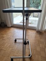 kleines Tischli höhenverstellbar auf Rollen