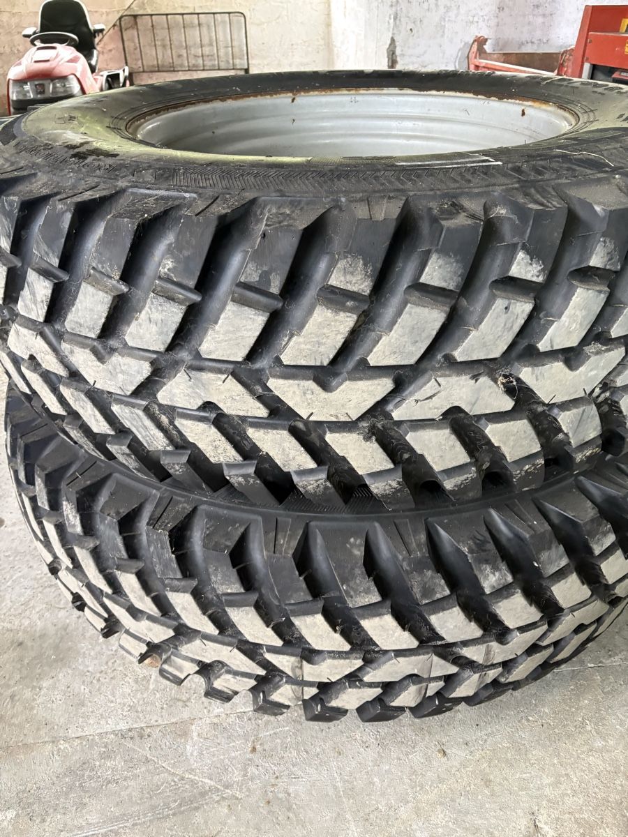 Pneus & Roues: Strassenbereifung Traktor Nokian – D'occasion à Bernhardzell par Eroni 1