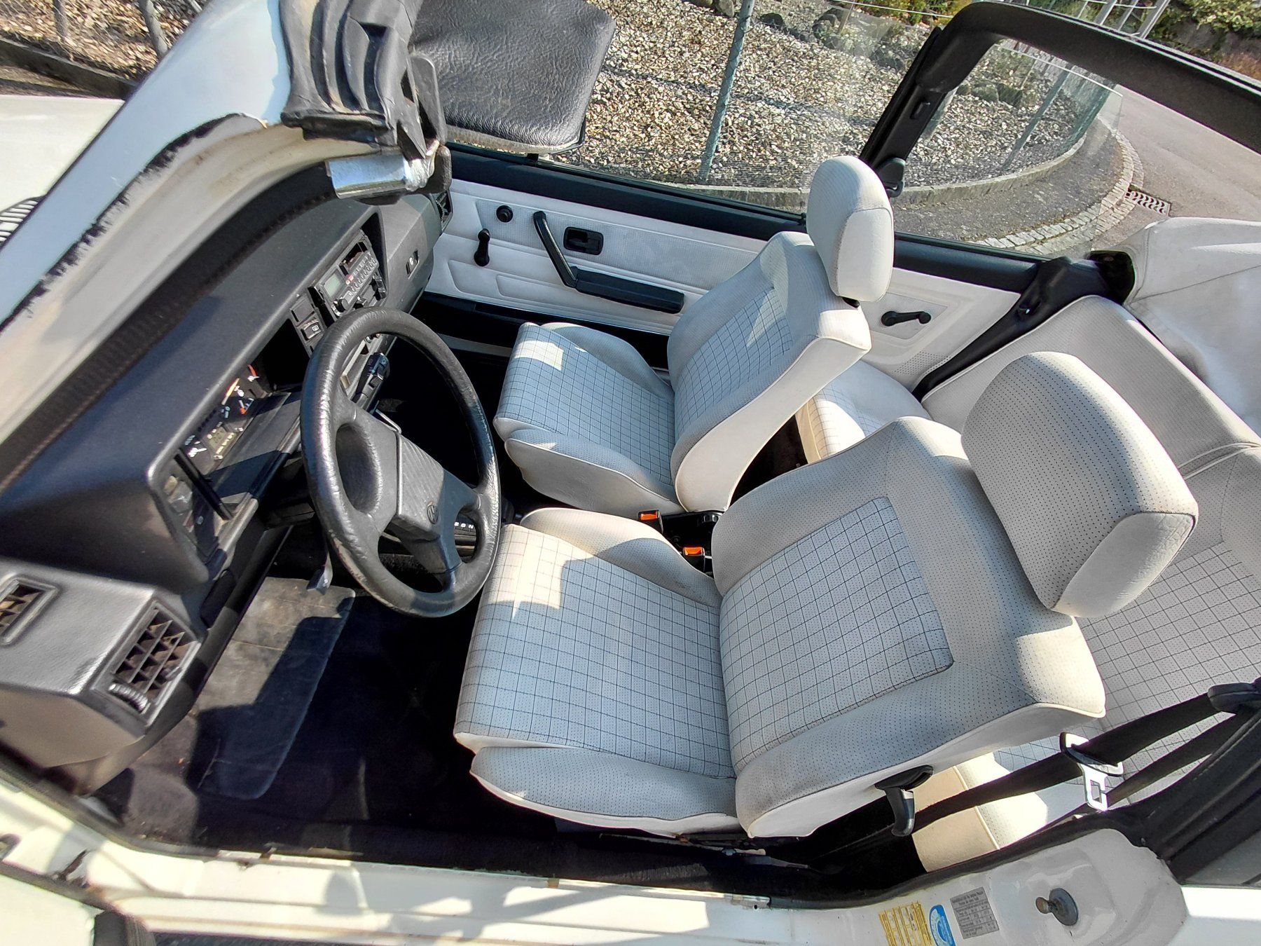 VW Automobili: VW Golf Cabrio MK1 1.8 White Special – Difettoso da Menziken venduto da ZiolkowskiAutomotive 4